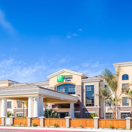 Holiday Inn Express & Suites Eureka By Ihg Exterior photo