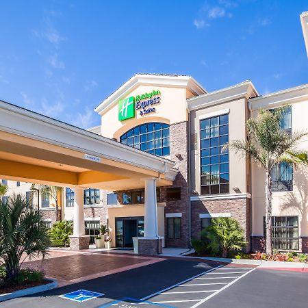 Holiday Inn Express & Suites Eureka By Ihg Exterior photo