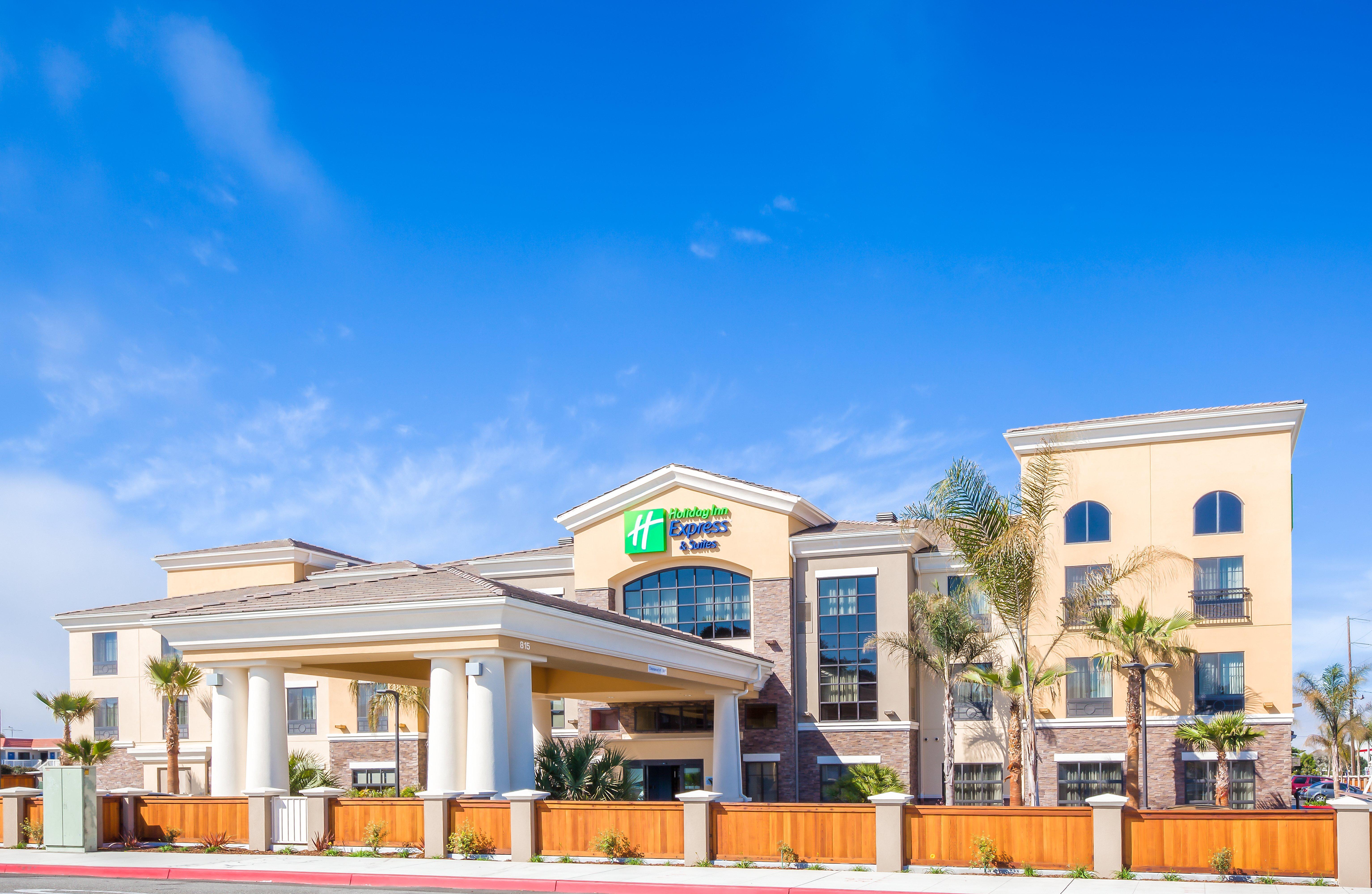 Holiday Inn Express & Suites Eureka By Ihg Exterior photo