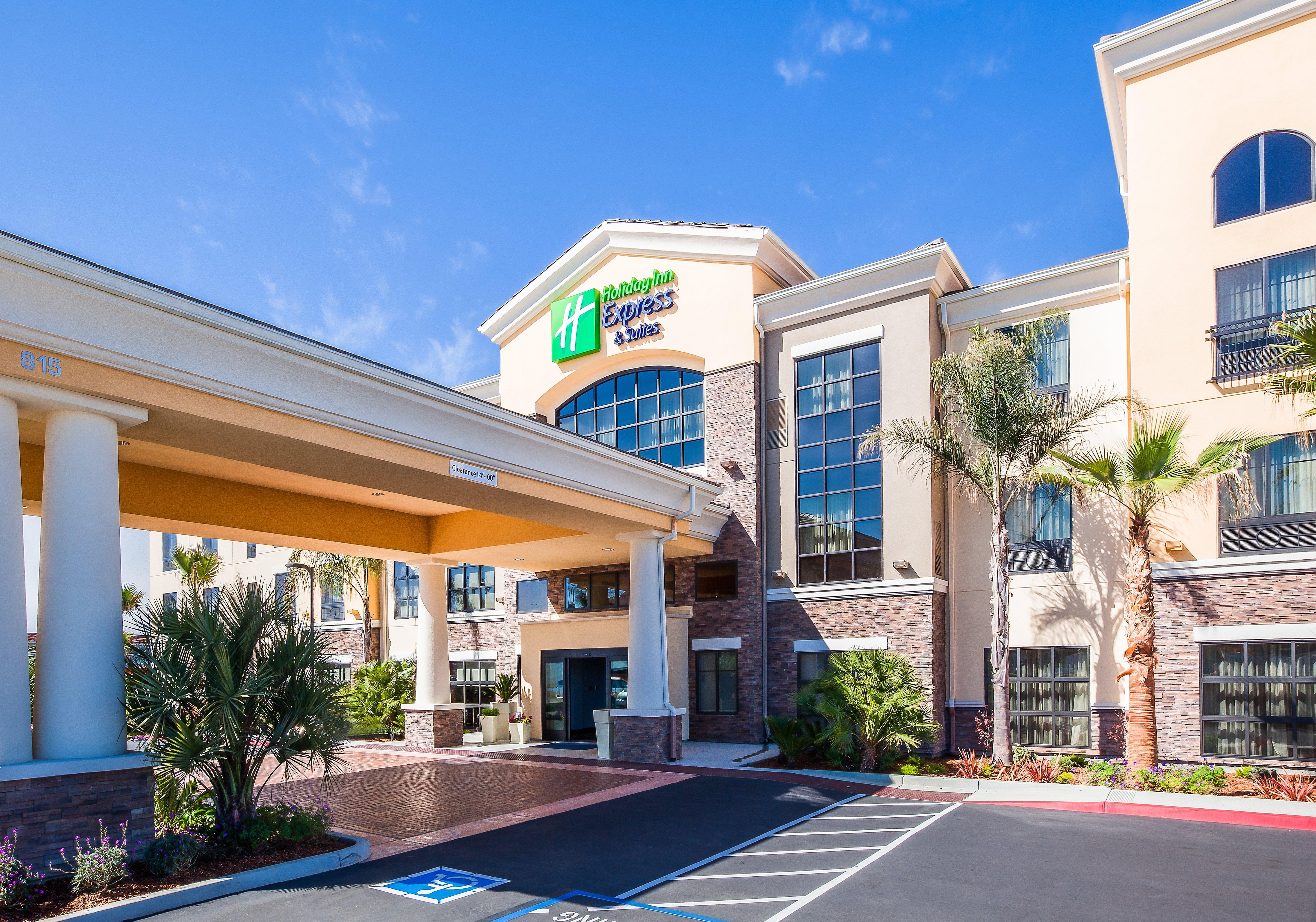 Holiday Inn Express & Suites Eureka By Ihg Exterior photo