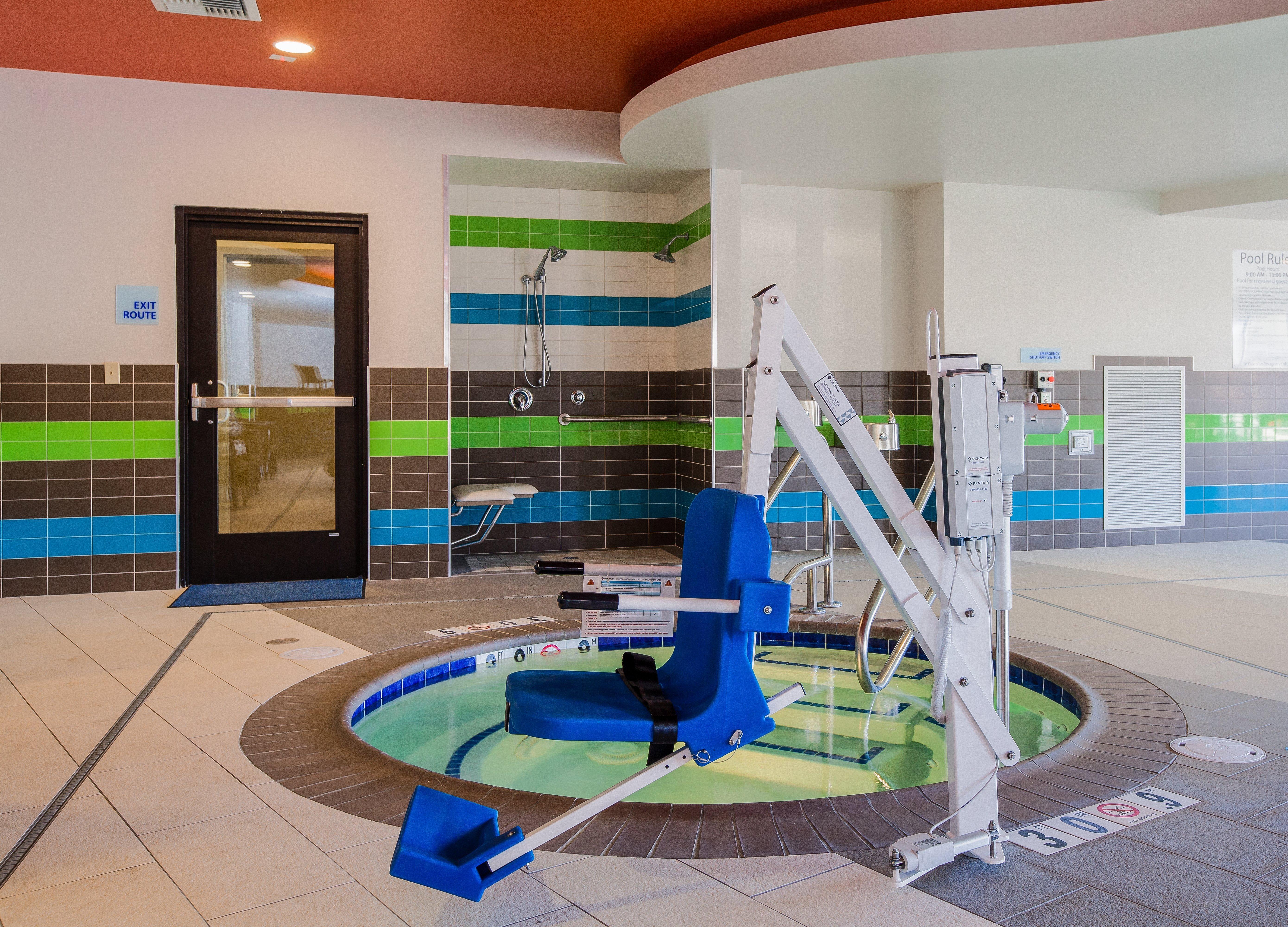 Holiday Inn Express & Suites Eureka By Ihg Exterior photo