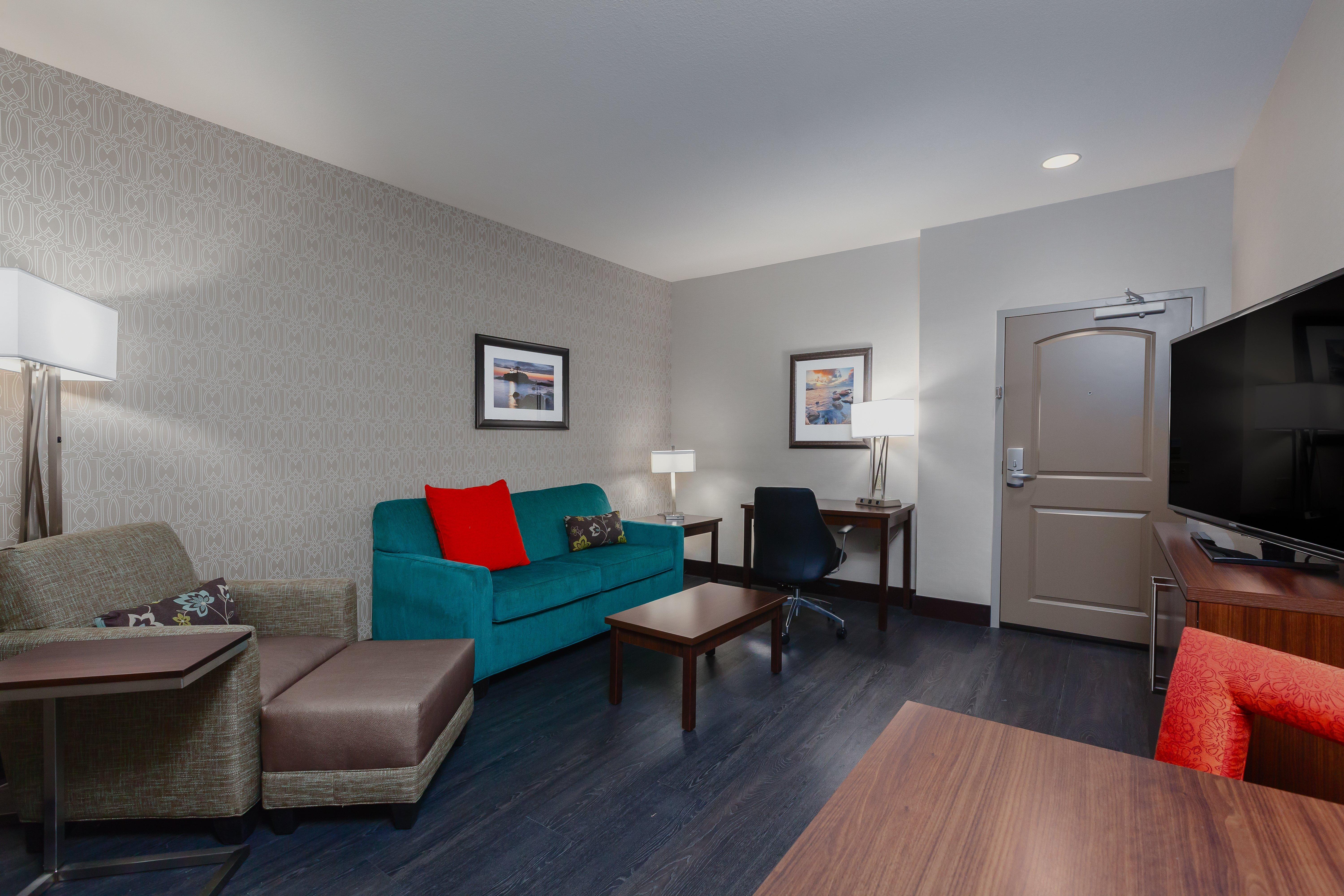 Holiday Inn Express & Suites Eureka By Ihg Exterior photo
