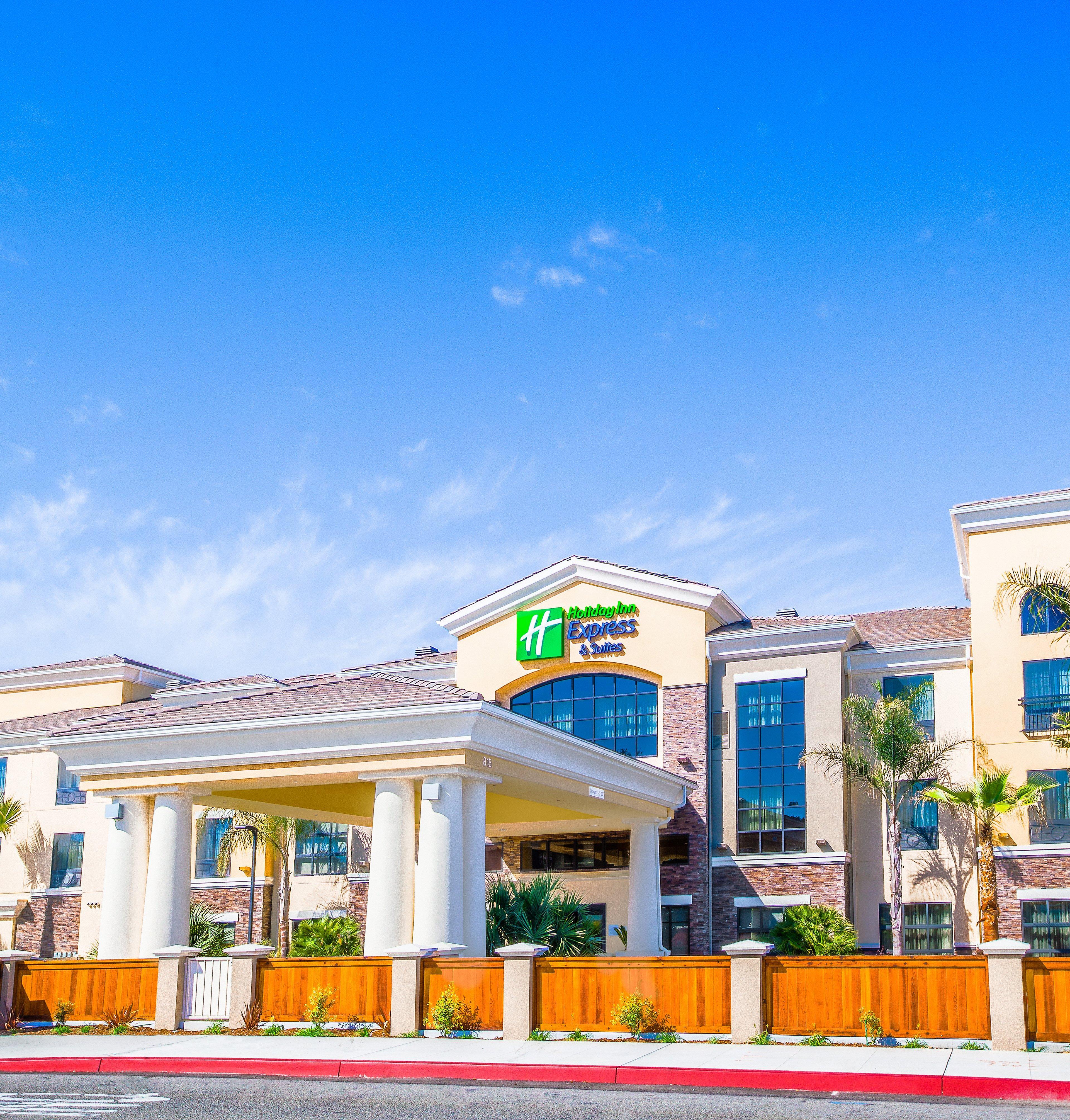 Holiday Inn Express & Suites Eureka By Ihg Exterior photo