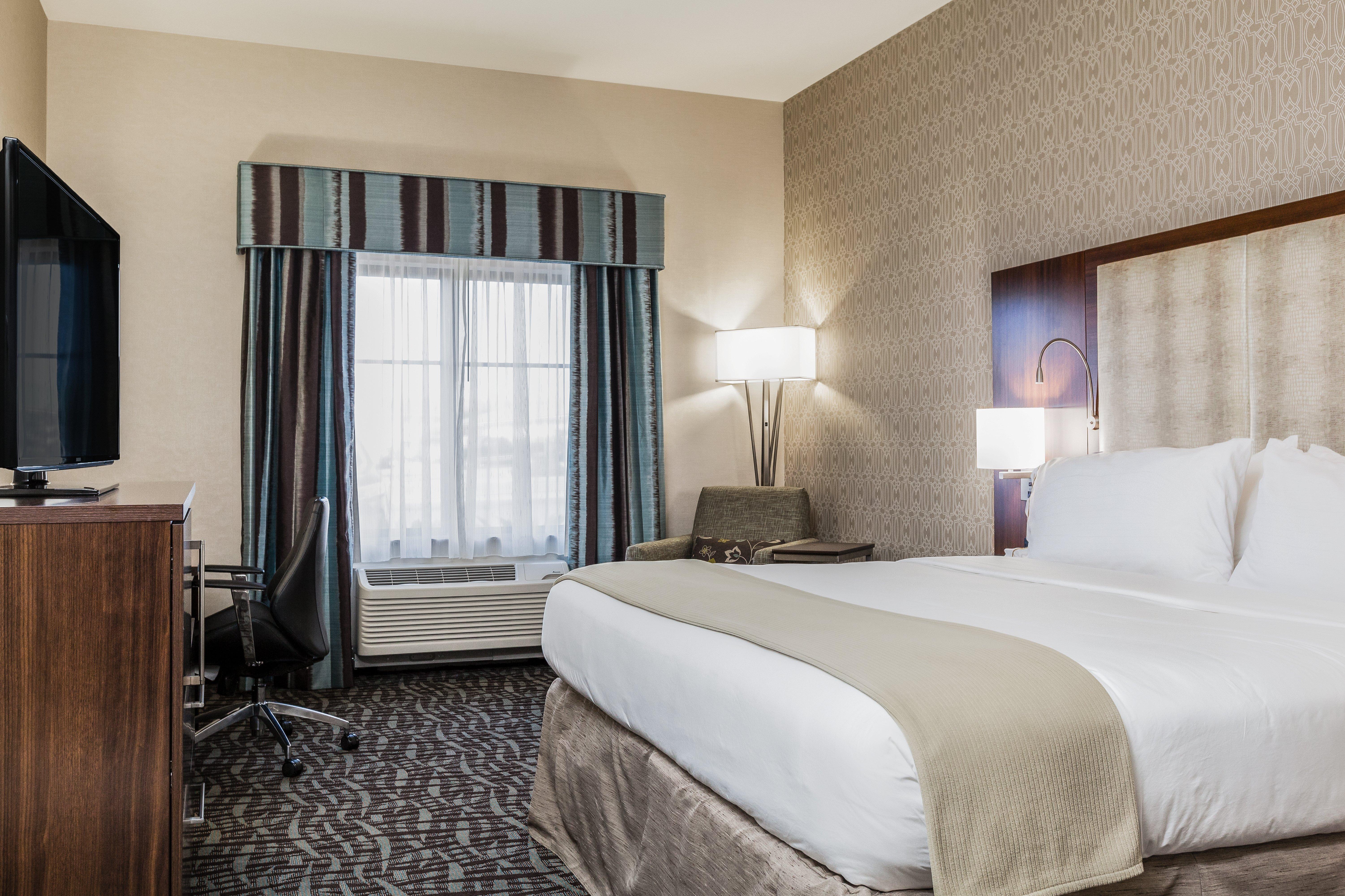 Holiday Inn Express & Suites Eureka By Ihg Exterior photo