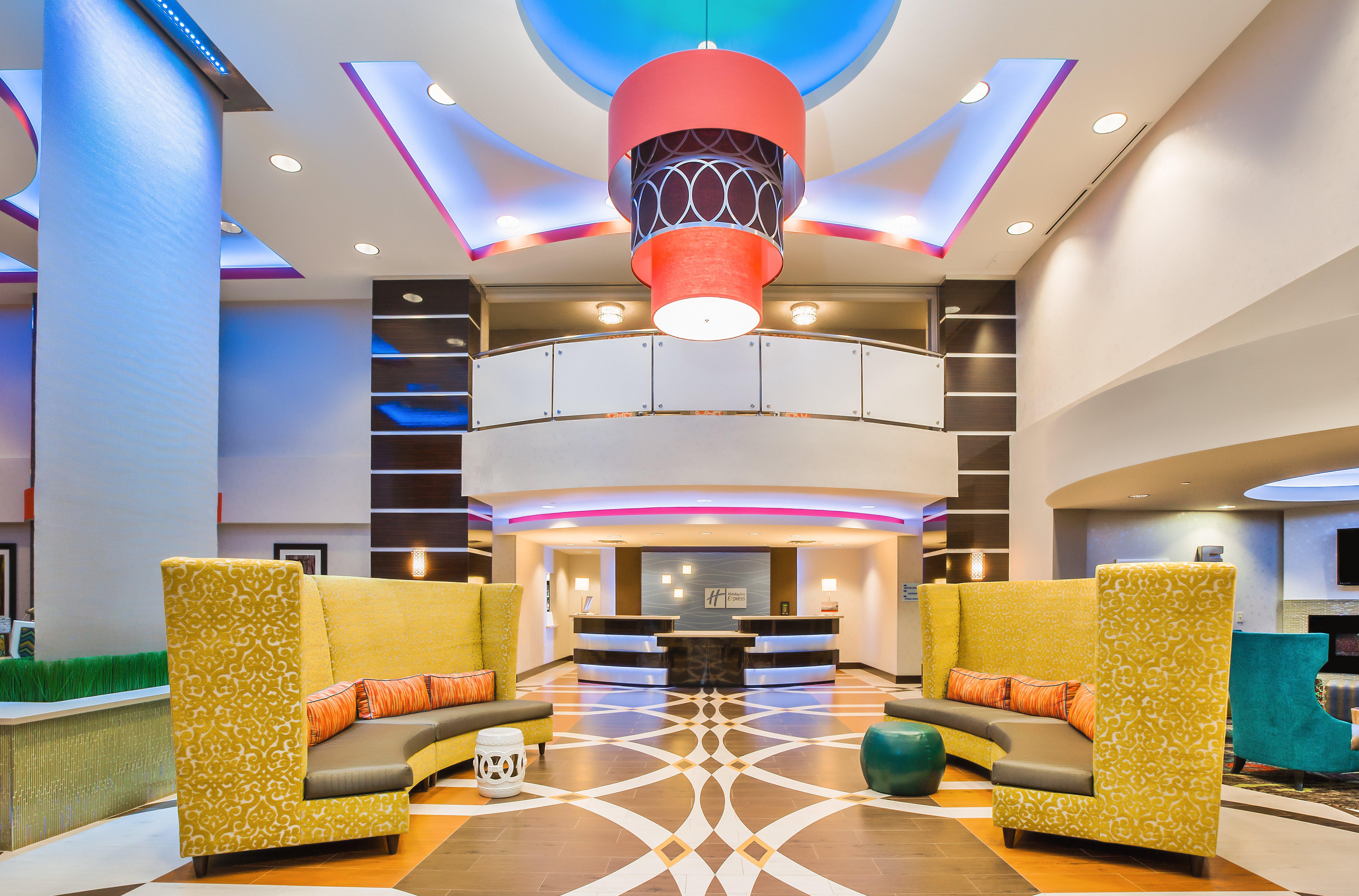 Holiday Inn Express & Suites Eureka By Ihg Exterior photo