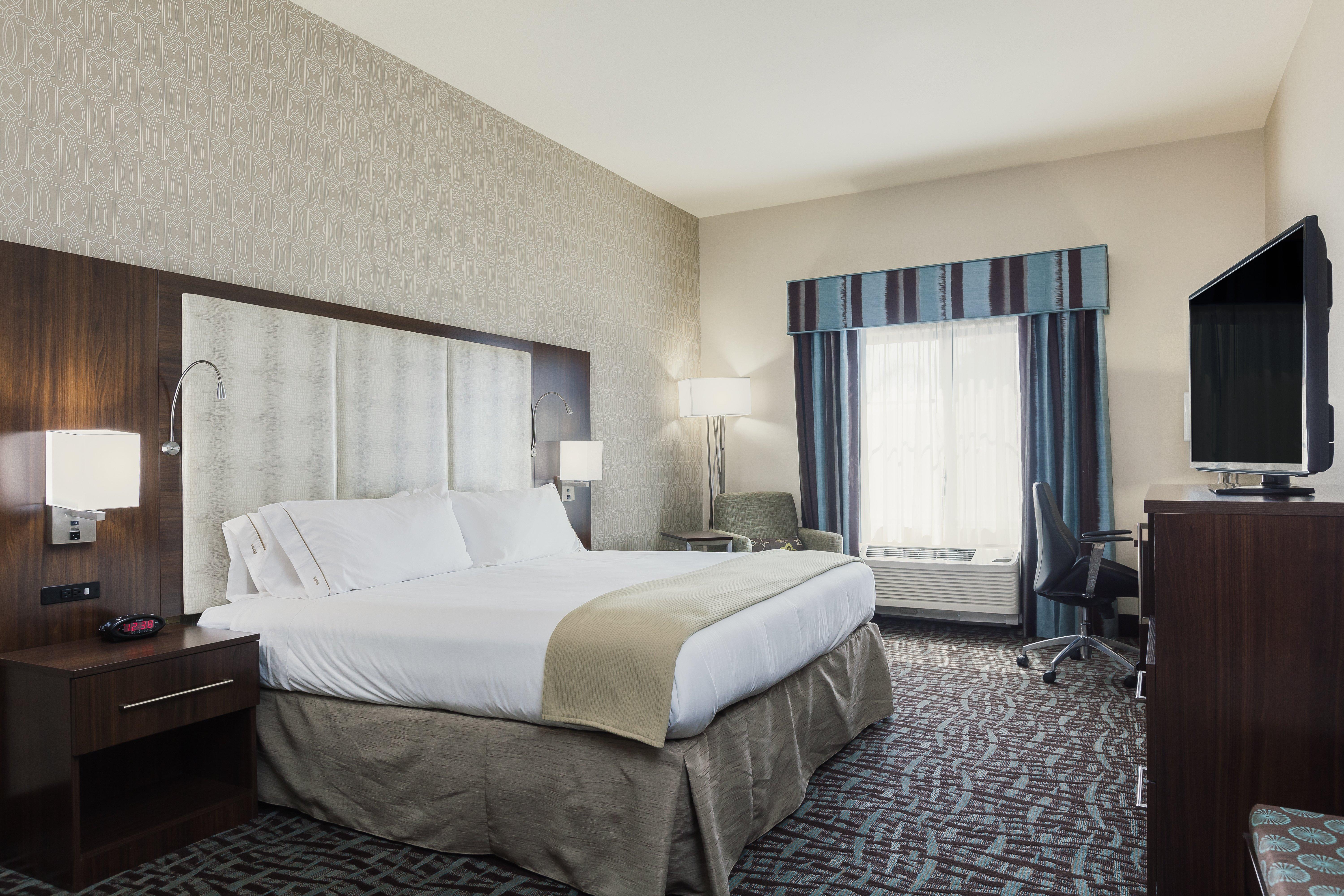 Holiday Inn Express & Suites Eureka By Ihg Exterior photo