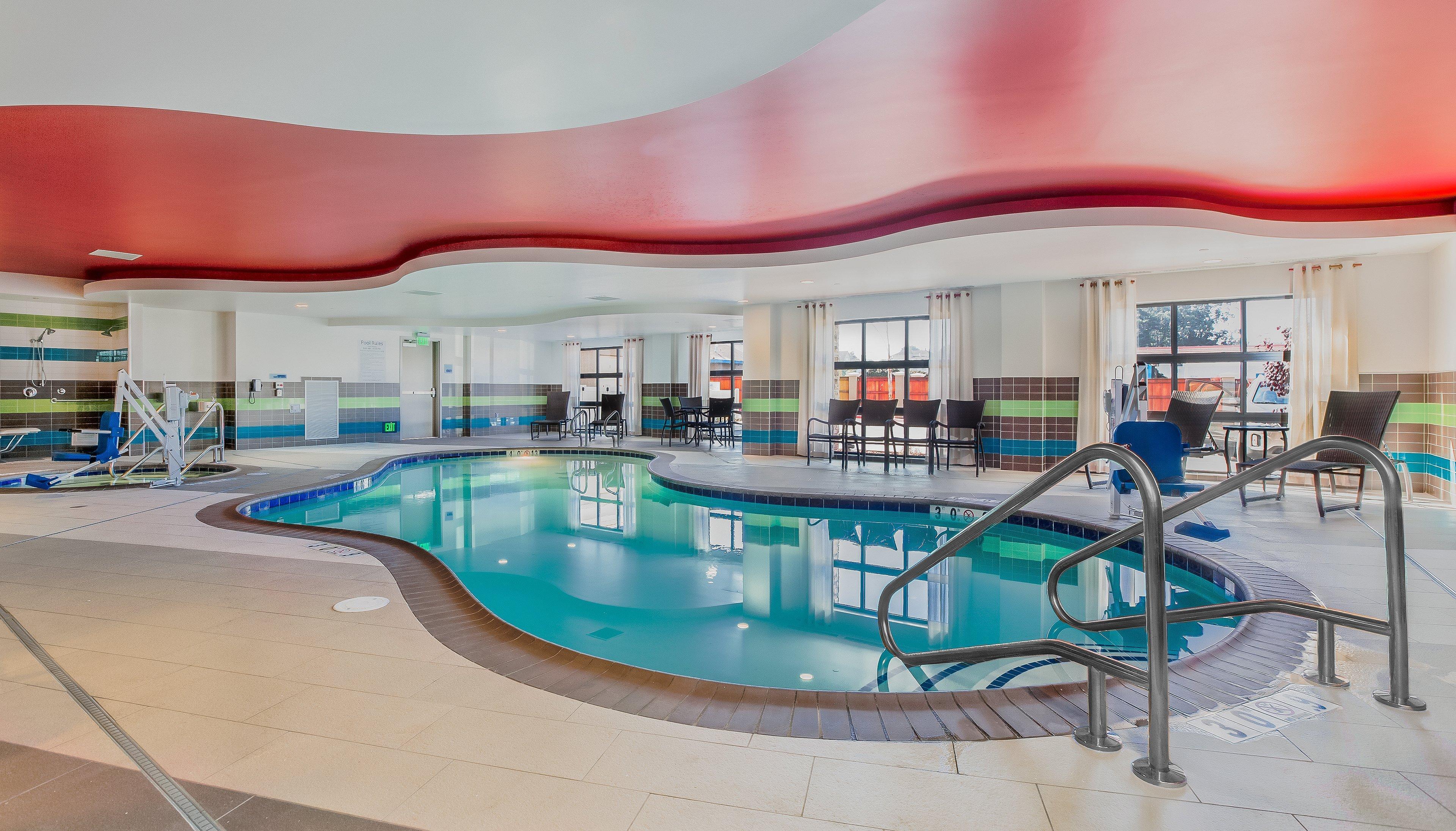 Holiday Inn Express & Suites Eureka By Ihg Exterior photo